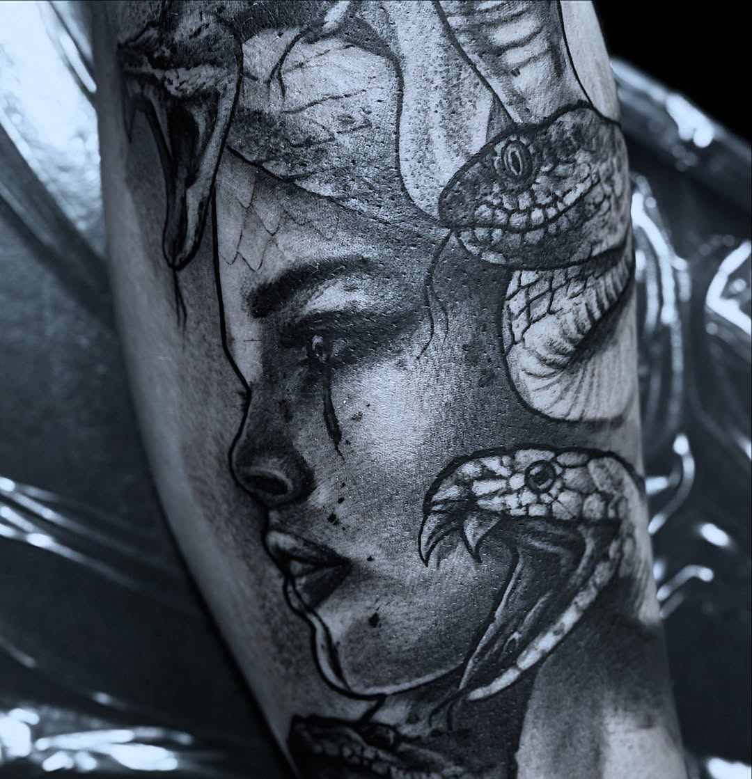 Portret & węże — rękaw